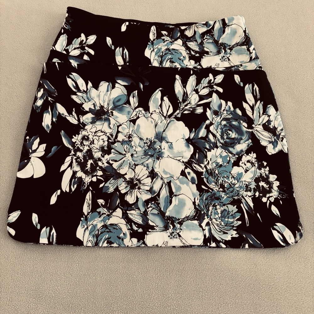 SC & Co Skort Skirted Shorts Womens Size M Blue Floral Tummy Control Stretch